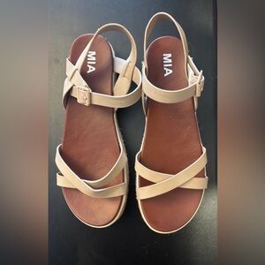 MIA Women's Cream Strappy Sandals. Sz 9.5